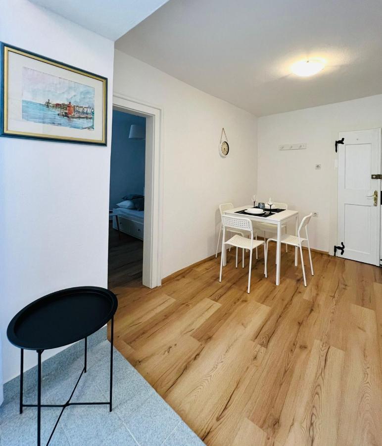 Sml Apartments 1 Izola Luaran gambar